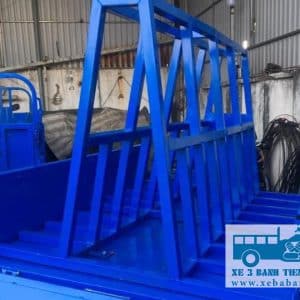 Thùng xe ba bánh chở giàn giáo có thiết kế đặc biệt phù hợp với nhu cầu vận chuyển giàn giáo