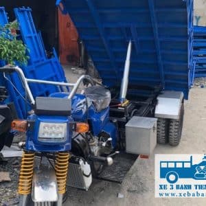 Ben thủy lực xe ba bánh máy xăng lực nâng cực lớn, hỗ trợ bốc dỡ hàng hóa nhanh chóng
