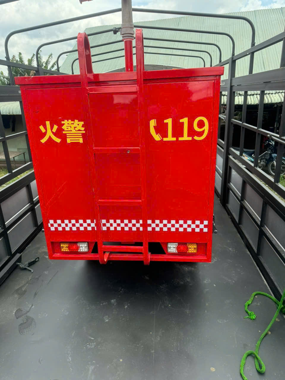 Xe lôi ba bánh cứu hỏa trung quốc