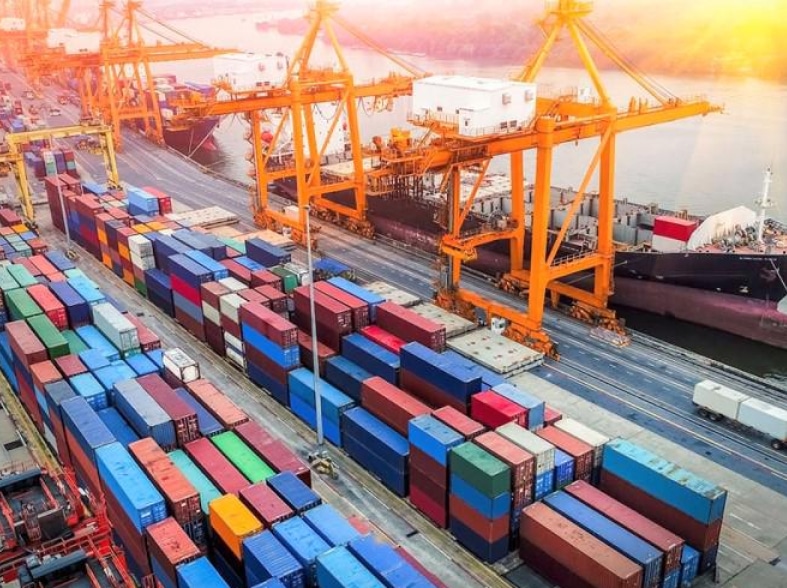 Ngành giao thông vận tải phục vụ con người trong việc vận tải hàng hóa, con người đến địa điểm theo yêu cầu