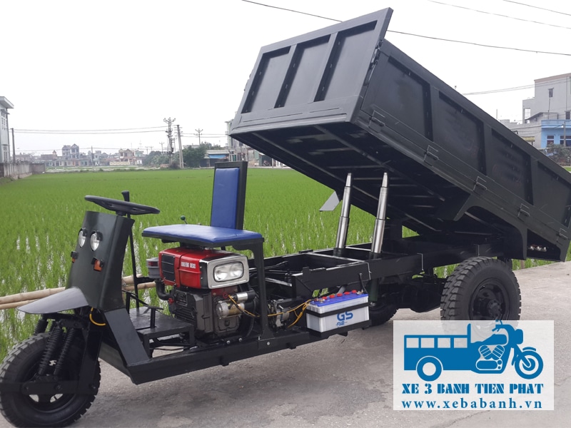 Xe ba bánh máy dầu tự chế, độc đáo, hoạt động hiệu quả