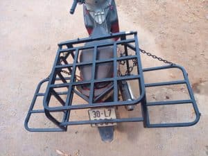 Giá chở hàng xe máy là linh kiện gắn sau xe máy để hỗ trợ việc vận chuyển hàng hóa bằng xe máy