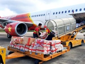 Phụ phí trong vận tải hàng không