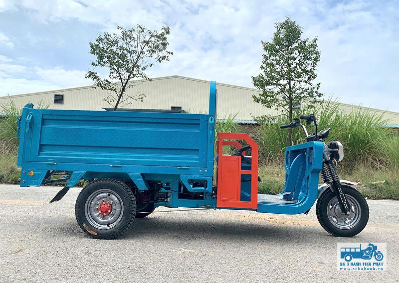 Xe ba gác điện cũ được sửa chữa thay mới linh kiện cần thiết tại Xưởng xe lôi Tiến Phát