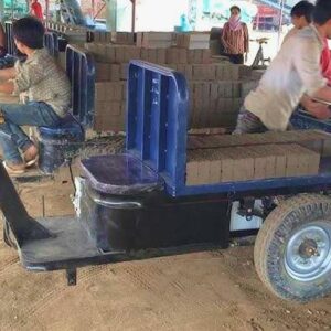 Xe ba bánh điện chở gạch có thiết kế gọn nhẹ, có thể chở được 400 - 500 viên gạch một lần