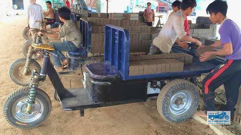 Xe ba bánh điện chở gạch có thiết kế gọn nhẹ, có thể chở được 400 - 500 viên gạch một lần