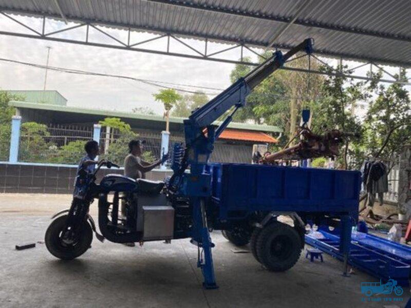 Xe ba bánh gắn cẩu