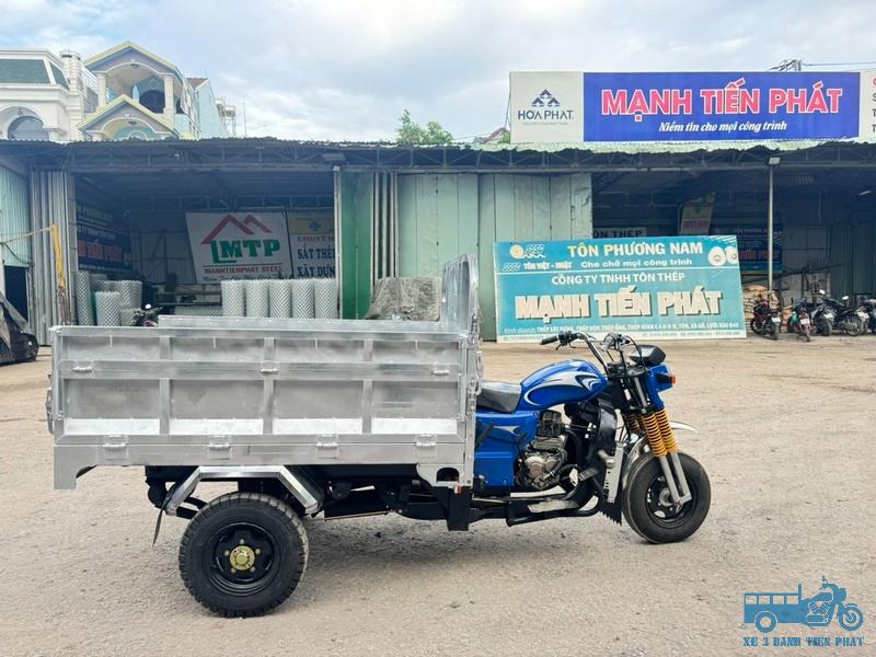 Xe thùng thấp để bốc chở hàng nhanh chóng