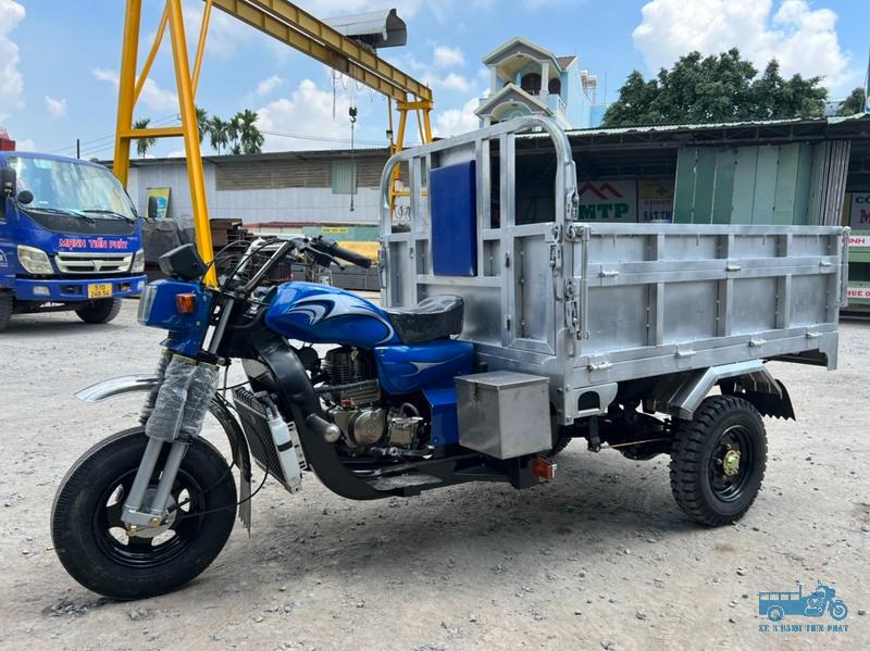 Xe nhỏ gọn chạy khu dân cư đông tại Vĩnh Long