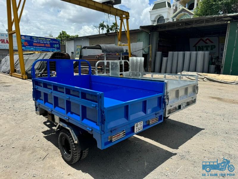 Xe thùng kín giao hàng thực phẩm và hàng tiêu dùng